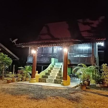 Homestay Warisan Bonda Masjid Tanah/Melaka Exteriör bild